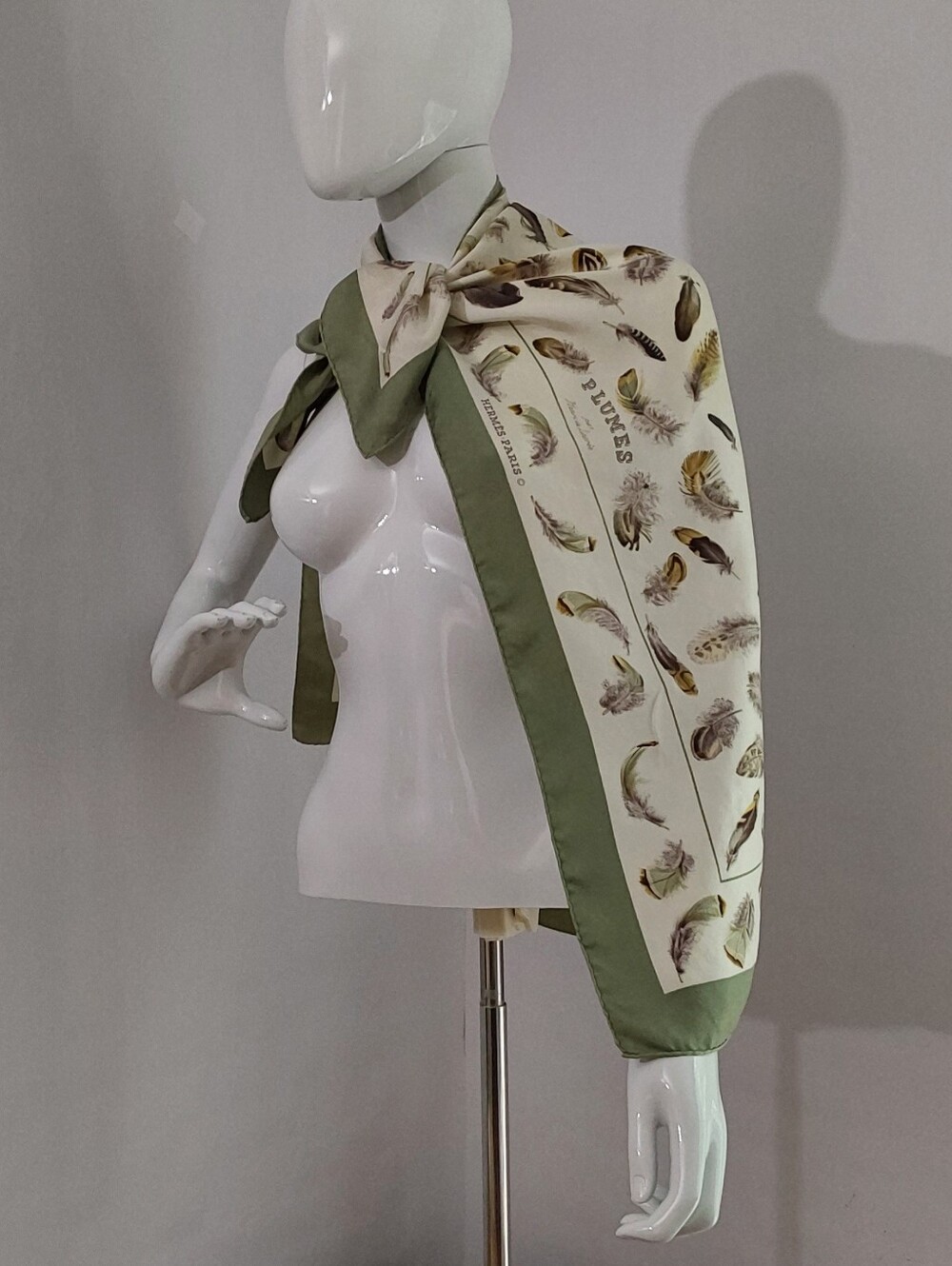 VINTAGE Hermes ‘Les Plumes’ Silk Carre 90
